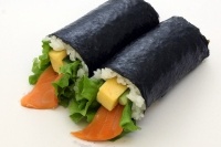 厄除け恵方巻『あっかんべー』（ギンレイサービス発表資料より）