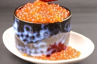 下皿があるから安心の『いくら ぶっかけ丼』（イーストン発表資料より）