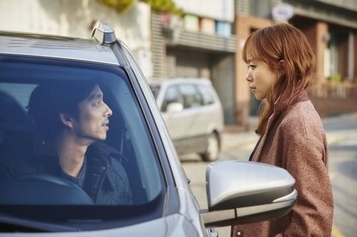 チョン・ドヨンとコン・ユ主演の正統ラブロマンス『男と女』が男と女の惹かれ合う姿を切り取ったスチール写真10枚を公開した。写真：ショーボックス