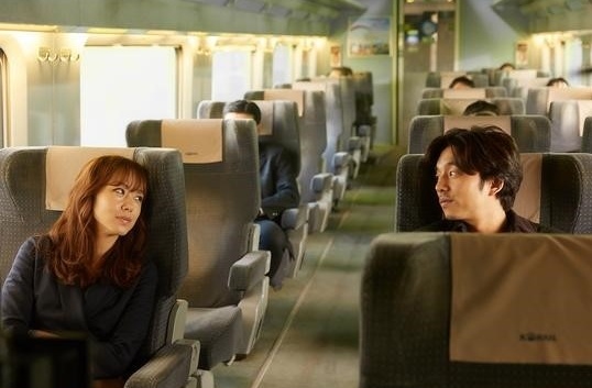 チョン・ドヨンとコン・ユ主演の正統ラブロマンス『男と女』が男と女の惹かれ合う姿を切り取ったスチール写真10枚を公開した。写真：ショーボックス