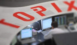 日経平均の終値は１万６８１９円５９銭（２２５円４０銭安）、ＴＯＰＩＸは１３６８．９７ポイント（１９．８４ポイント安）、出来高概算（東証１部）は３３億８９６５万株。