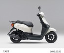 ホンダは50ccスクーター「タクト」のカラーバリエーションを変更して発売する。写真は、新色のクラシカルホワイト。(写真提供:ホンダ) ホンダは50ccスクーター「タクト」のカラーバリエーションを変更して発売する。写真は、新色のクラシカルホワイト。(写真提供:ホンダ)