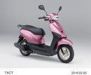 ホンダは低シート高タイプの50ccスクーター「タクト・ベーシック」のカラーバリエーションを変更して発売する。写真は、新色のピーチピンクメタリック。(写真提供:ホンダ) ホンダは低シート高タイプの50ccスクーター「タクト・ベーシック」のカラーバリエーションを変更して発売する。写真は、新色のピーチピンクメタリック。(写真提供:ホンダ)