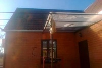 屋根の上、こんな高いところから下りれるの～！？と思ったら…笑。