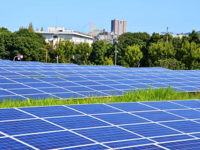 4月に電力小売りが全面自由化される。ガスや携帯電話のセットプランや、光回線を加えたトリプル割など、各社で魅力的な料金プランが目白押しだ。しかし、注意しないと「今よりも安くなる」と選んだプランで思わぬ損をする恐れがある。