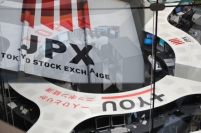 日経平均の前引けは1万6790円58銭(29円01銭安)、TOPIXは1366.22ポイント(2.75ポイント安)、出来高概算(東証1部)は13億6049万株。