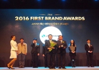 東南アジアをベースに銀行業を中心にした金融業を展開するJトラスト＜８５０８＞（東２）グループ傘下のＪＴ親愛貯蓄銀行は、韓国消費者フォーラム主管の「第１４回大韓民国ファーストブランド大賞」で、貯蓄銀行部門消費者満足度評価で大賞を受賞した。
