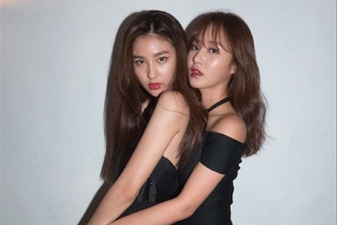 少女時代のユリが、従妹のビビアンとグラビアを撮影した。写真：ユリのインスタグラム
