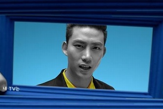 2PMのオク・テギョンとタレントのユ・スンオクがモバイルアプリのCMモデルに起用された。写真：SKブロードバンド