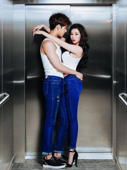 4Minuteヒョナがグラビアでスタイル抜群のSラインを披露し、視線を集めている。
写真：CLRIDE.n