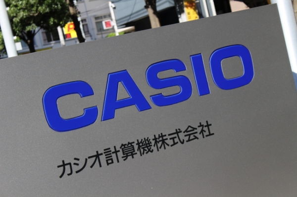 カシオ計算機＜６９５２＞（東１・売買単位１００株）は９日、電源オンから最短５秒で最大輝度に達し、待たずに投映できるレーザー＆ＬＥＤプロジェクター８機種を発表。