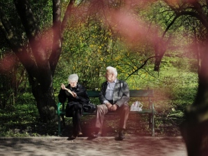 60歳以上のほぼ半分が、これから住居を替える可能性があることが、NPO法人の調べで分かった。介護の不安や家屋の不便さに悩む人々の姿が浮き彫りになった。 60歳以上のほぼ半分が、これから住居を替える可能性があることが、NPO法人の調べで分かった。介護の不安や家屋の不便さに悩む人々の姿が浮き彫りになった。