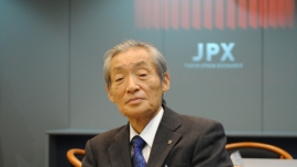 日米の相場とも長期サイクルの中で捉える局面のようである。先ず、ＮＹダウは２００９年から２０１５年まで６年間上昇した相場の調整、一方の日経平均は・・・。