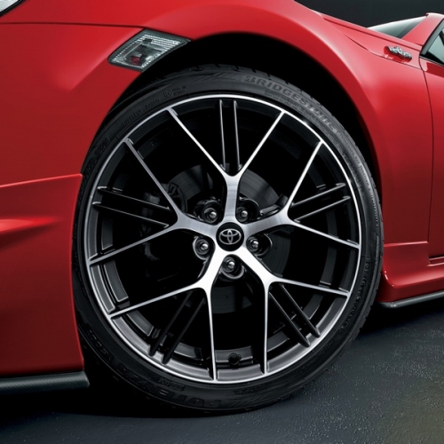トヨタ自動車が5月12日に発売する「86」のカスタマイズカー「GT“エアロパッケージFT」の18インチ鍛造アルミホイール(BBS)＋タイヤ(ブリヂストン POTENZA S001)（写真提供：トヨタ自動車）
