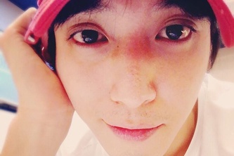 CNBLUEのチョン･ヨンファが、バレンタインデーにファンに向けてセルフィーを公開し、視線を集めている。