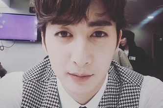 Double S 301のキム･ヒョンジュンが16日、自身のSNSで彫刻の様なビジュアルを公開した。