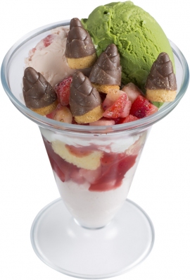 『たけのこの里の苺まっちゃパフェ』（あきんどスシロー発表資料より）