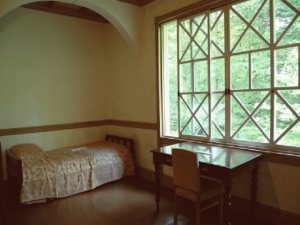 観光客などを有料で民間住宅に泊める「民泊」については、東京・大田区が条件付きで認める条例を全国に先駆けて施行している。一方で、ゴミや騒音のトラブルを懸念して民泊を禁止する都内のマンション増えている。 観光客などを有料で民間住宅に泊める「民泊」については、東京・大田区が条件付きで認める条例を全国に先駆けて施行している。一方で、ゴミや騒音のトラブルを懸念して民泊を禁止する都内のマンション増えている。