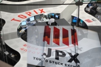 日経平均の終値は１万６１９６円８０銭（３６０円４４銭高）、ＴＯＰＩＸは１３１１．２０ポイント（２８．８０ポイント高）、出来高概算（東証１部）は２６億２８２０万株。