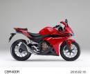 ホンダが一部改良して発売するスポーツモデルバイク「CBR400R」（ヴィクトリーレッド） （写真提供：ホンダ）