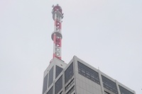 4月からの電力小売全面自由化を前に参入業者と便乗業者の攻勢が強まり、国民生活センターへの相談も急増している。写真は、東京都千代田区の東京電力本社ビル。