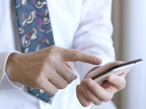 NTTレゾナントは、格安スマホへの変更状況を把握するため、キャリアスマホユーザーと格安スマホユーザーに対しアンケート調査を実施した。 NTTレゾナントは、格安スマホへの変更状況を把握するため、キャリアスマホユーザーと格安スマホユーザーに対しアンケート調査を実施した。