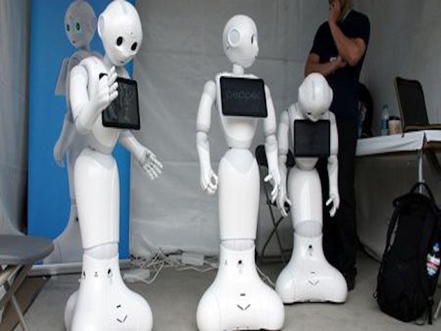 個別のコミュニケーションロボットを知っているかどうか複数回答で質問したところ、最も認知度が高かったコミュニケーションロボットはソフトバンクロボティクスが企画・開発を行っている「Pepper」(ペッパー)で、認知度は63.4%であった。