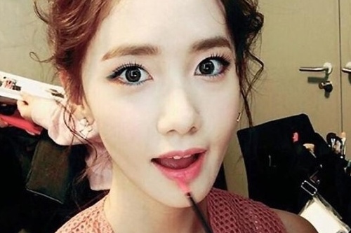 少女時代のユナがこれまでで最高とも言えるビジュアルの写真で近況を報告した。写真：ユナのウェイボー