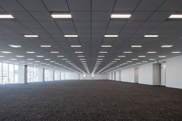NTT都市開発が竣工式を行った地上8階建てのオフィスビル「アーバンネット銀座一丁目ビル」（写真：同社発表資料より）