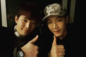 2PMのJun.K が、メンバー ジュノとの仲良しツーショットを公開した。