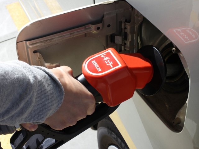 これまで長期的に値下がり傾向をみせていたものの、先週に21週ぶりとなる値上がりをみせたガソリン店頭価格だが、今週に入って再び値下がりに転じた