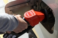 これまで長期的に値下がり傾向をみせていたものの、先週に21週ぶりとなる値上がりをみせたガソリン店頭価格だが、今週に入って再び値下がりに転じた