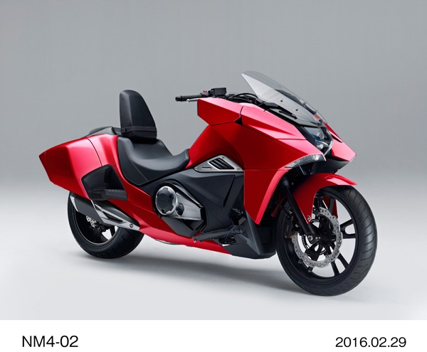 ホンダが一部改良して3月11日に発売する大型スポーツバイク「NM4-02」（写真提供：ホンダ）
