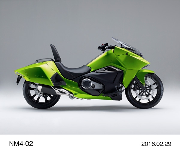 ホンダが一部改良して3月11日に発売する大型スポーツバイク「NM4-02」（写真提供：ホンダ）