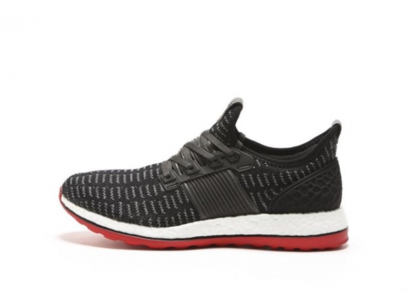 アディダス ジャパンが3月18日に発売するランニングシューズ「PureBOOST ZG(ピュアブースト ゼットジー)」（同社発表資料より）