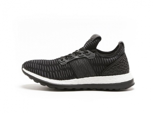 アディダス ジャパンが3月18日に発売するランニングシューズ「PureBOOST ZG(ピュアブースト ゼットジー)」（同社発表資料より）