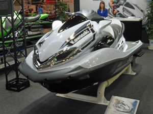 カワサキ製ジェットスキー・2016年モデルのなかで、もっとも豪華でラグジュアリーな「ULTRA310LX」、価格は225万7200円 カワサキ製ジェットスキー・2016年モデルのなかで、もっとも豪華でラグジュアリーな「ULTRA310LX」、価格は225万7200円