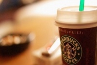 スターバックスが2017年初頭に、イタリア第一号店を出店すると発表した。コーヒー文化においては、雲泥の差があるアメリカとイタリア。果たしてその「文化の逆輸入」への反応はどうか。成功の鍵とは何なのか。