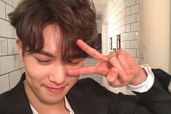 CNBLUEのイ・ジョンヒョンがSNSでキュートなセルフィーを公開し、ファンたちの注目を集めている。