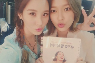 少女時代のソヒョンが、メンバー スヨンとの仲睦まじいツーショット写真を公開した。