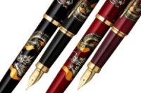 美巧　近代蒔絵「双龍」万年筆 （プラチナ万年筆の発表資料より）