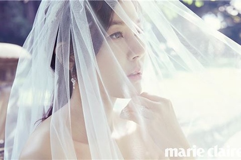 女優のキム・ハヌルが美しい人妻になった。写真：marie claire