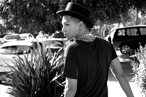 人気グループBIGBANGのメンバーのSOLが、SBSの新しいバラエティ番組『私の手に歌手ファンタスティック・デュオ』に出演する。写真：YGエンターテインメント