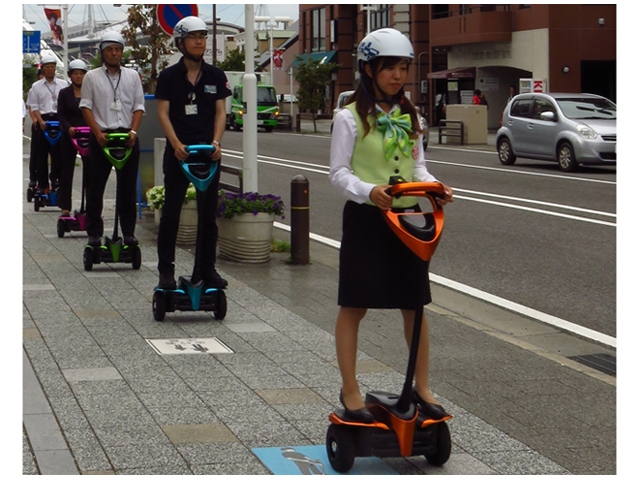 Wingletは、トヨタが開発した体の重心移動で走行するパーソナルモビリティ・ロボット。この走行実験を臨海副都心の公道を使って行なうことが決まった。参加希望者は、トヨタ展示ショールーム「MEGA WEB(東京都江東区青海1-3-12)」のホームページをチェック