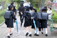 桜の開花宣言とともに、入学式や入園式のシーズンがやって来る。小学校や幼稚園の前を通ると、晴れやかな笑顔の子供たちに心を癒される人も多いことだろう