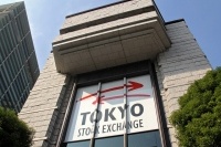週間値幅は、3月第1週は1016円、第2週は532円、第3週は678円。それが今週第4週は298円まで縮まり、「三角もちあい」のパターン形成。