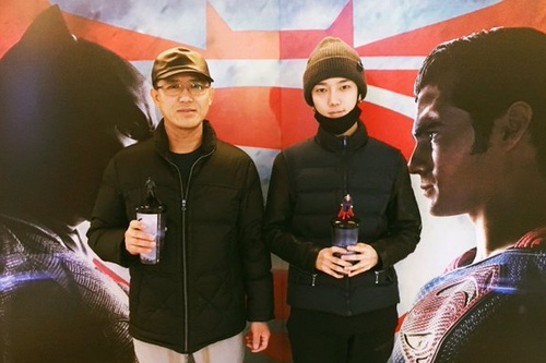 SUPER JUNIORのイェソンが25日深夜、自身のツイッターで2枚の写真を公開した。[写真]イェソンのツイッター