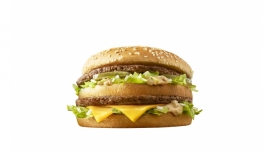 日本マクドナルドが4月6日から期間限定で販売する「グランド ビッグマック」(日本マクドナルド発表資料より) 日本マクドナルドが4月6日から期間限定で販売する「グランド ビッグマック」(日本マクドナルド発表資料より)