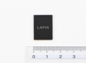 車載用途でNOR Flashメモリの需要が高まる中、ロームグループのラピスセミコンダクタは、128Mビットで業界初のエラー訂正符号回路と、出力ドライバビリティ調整回路を内蔵した、高信頼性NOR Flashメモリ「MR29V12852B」を開発した。 車載用途でNOR Flashメモリの需要が高まる中、ロームグループのラピスセミコンダクタは、128Mビットで業界初のエラー訂正符号回路と、出力ドライバビリティ調整回路を内蔵した、高信頼性NOR Flashメモリ「MR29V12852B」を開発した。