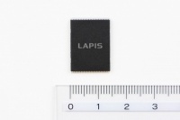 車載用途でNOR Flashメモリの需要が高まる中、ロームグループのラピスセミコンダクタは、128Mビットで業界初のエラー訂正符号回路と、出力ドライバビリティ調整回路を内蔵した、高信頼性NOR Flashメモリ「MR29V12852B」を開発した。